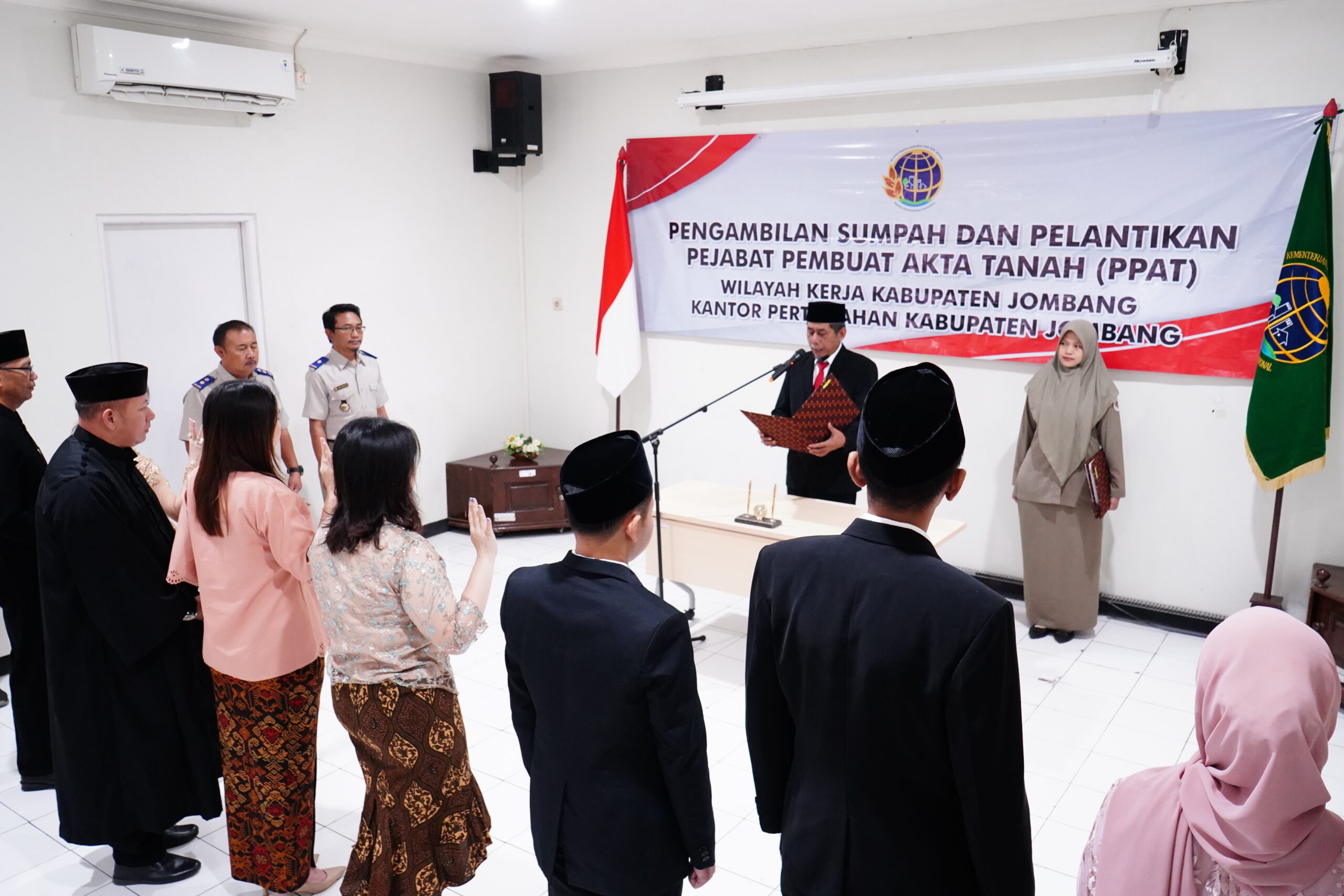 Enam PPAT Baru Resmi Dilantik, Kakantah Jombang Tegaskan Komitmen Profesionalisme          