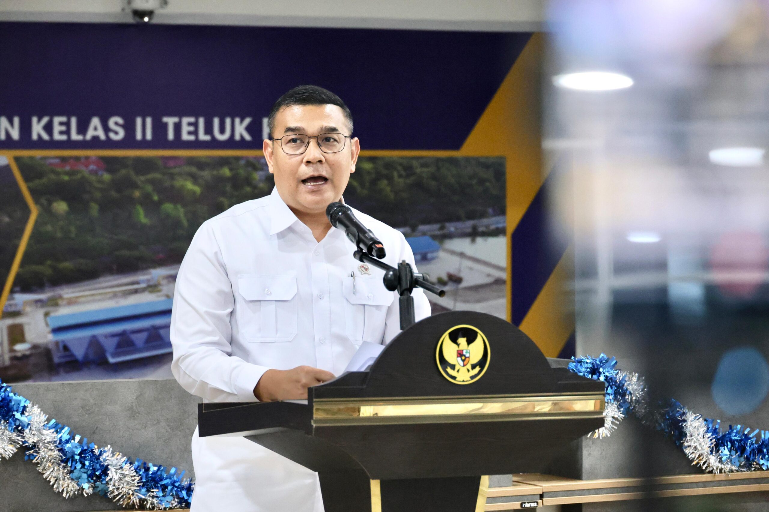 Serahkan 160 Sertipikat Tanah kepada Pemda dan Masyarakat Sulteng, Wamen Ossy Tekankan Bentuk Komitmen Negara Hadirkan Kepastian Hukum