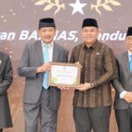 Wamen Ossy Terima Penghargaan Baznas Award 2025