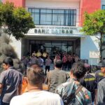 Demo Murka di Kediri: Bank Daerah Kabupaten Kediri Diserbu Ratusan Massa karena Kasus Debt Collector yang 'Nakal'!