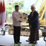 Serahkan Sertipikat Tanah Wakaf, Dirjen PPTR Kementerian ATR/BPN: Agar Pembangunan Pesantren Al-Khoziny Berjalan Tertib