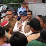 Menteri Nusron Salurkan Bantuan dan Dengar Jeritan Warga yang Kehilangan Keluarga di Kabupaten Agam