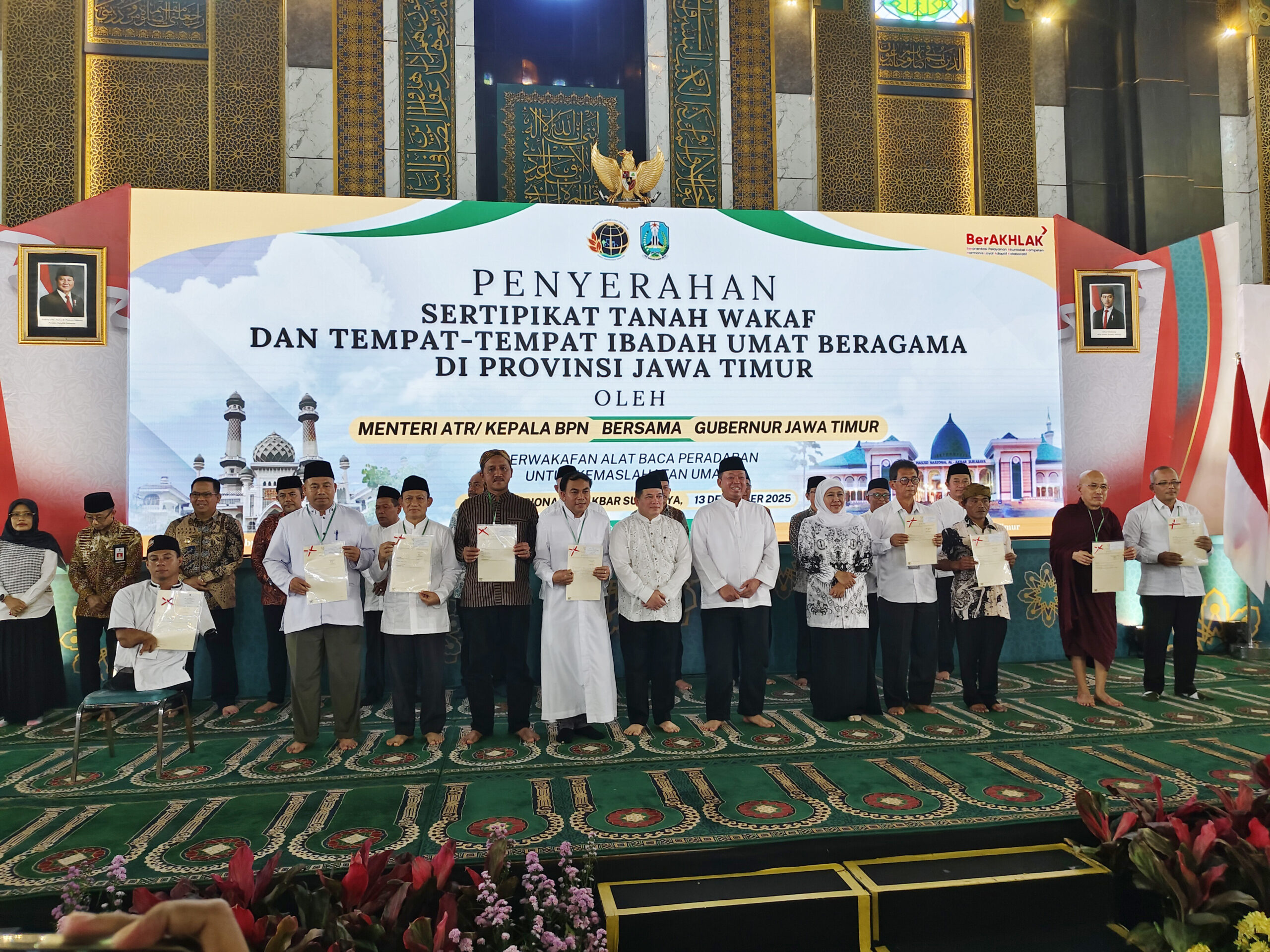 Kantah Jombang Hadiri Penyerahan Sertipikat Wakaf dan Aset Pemda Bersama Menteri ATR/Kepala BPN di Jawa Timur