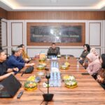 Kunjungi Dua Kantah di Sumut, Wamen Ossy Monitoring Kesiapan WBBM hingga Serahkan Sertipikat kepada Masyarakat