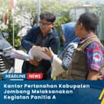 Tim Panitia A melakukan pemeriksaan langsung di lapangan guna memastikan kesesuaian antara data yuridis dan data fisik Tim Panitia A melakukan pemeriksaan langsung di lapangan guna memastikan kesesuaian antara data yuridis dan data fisik