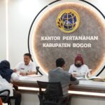 Kementerian ATR/BPN Pastikan Layanan Pertanahan di Kantah Kabupaten Bogor I Tetap Berjalan Normal Pascapenyidikan Kepolisian Kementerian ATR/BPN Pastikan Layanan Pertanahan di Kantah Kabupaten Bogor I Tetap Berjalan Normal Pascapenyidikan Kepolisian